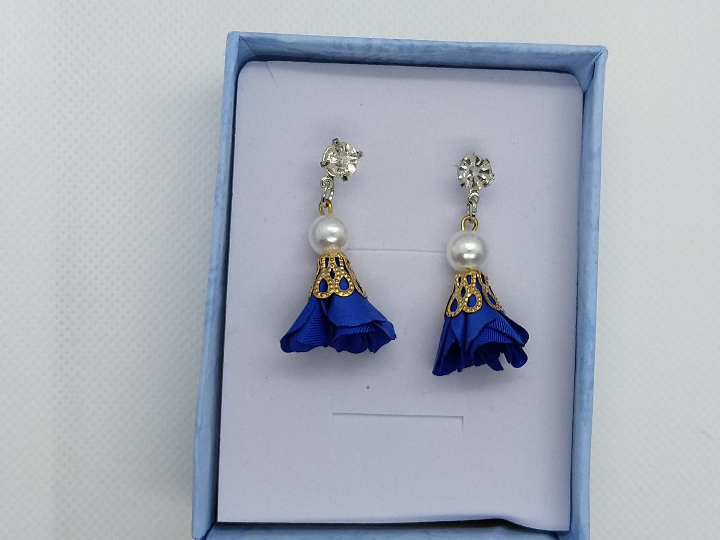 Earrings - Blue Flowers w/Pearls - tinartist - beaded jewelry