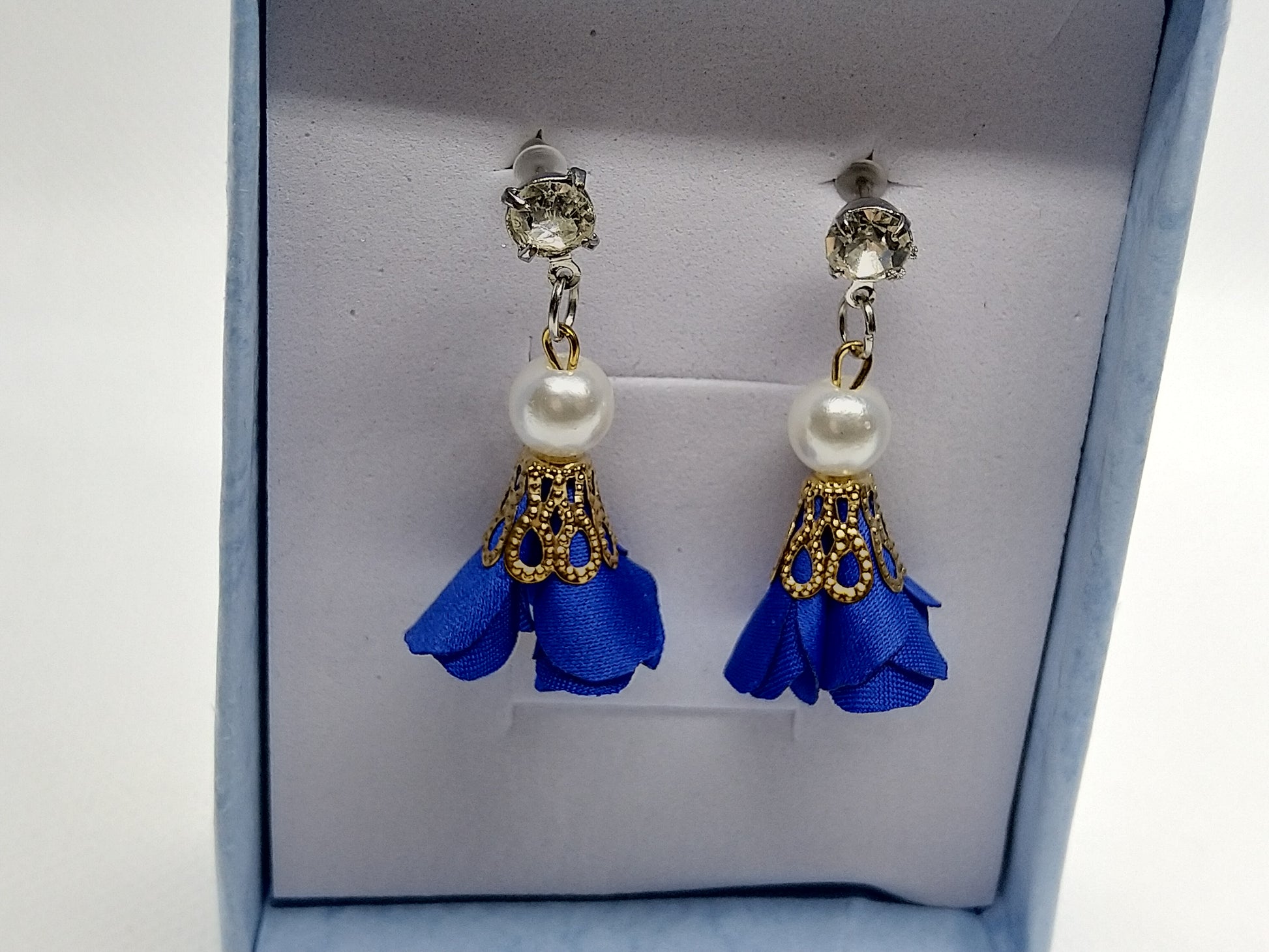 Earrings - Blue Flowers w/Pearls - tinartist - beaded jewelry