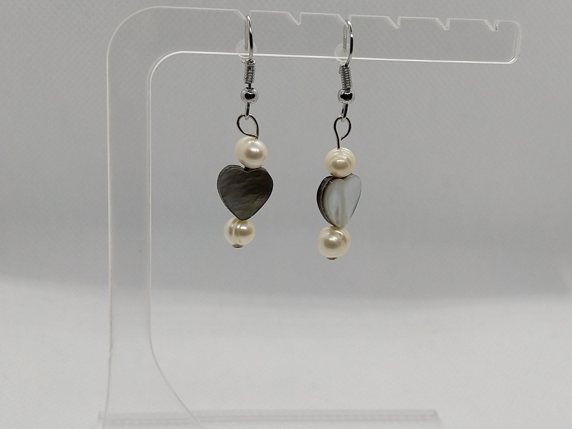 Earrings - Fresh Water Pearls w/Mother of Pearl_short - tinartist - beaded jewelry